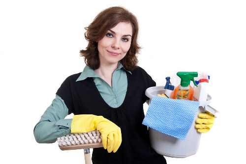 Cleaner preparing a Docklands home for service
